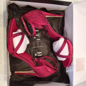 WHITE HOUSE BLACK MARKET GEMINA CRIMSON / RED BEADED STILETTO, sz 8.5 new in box